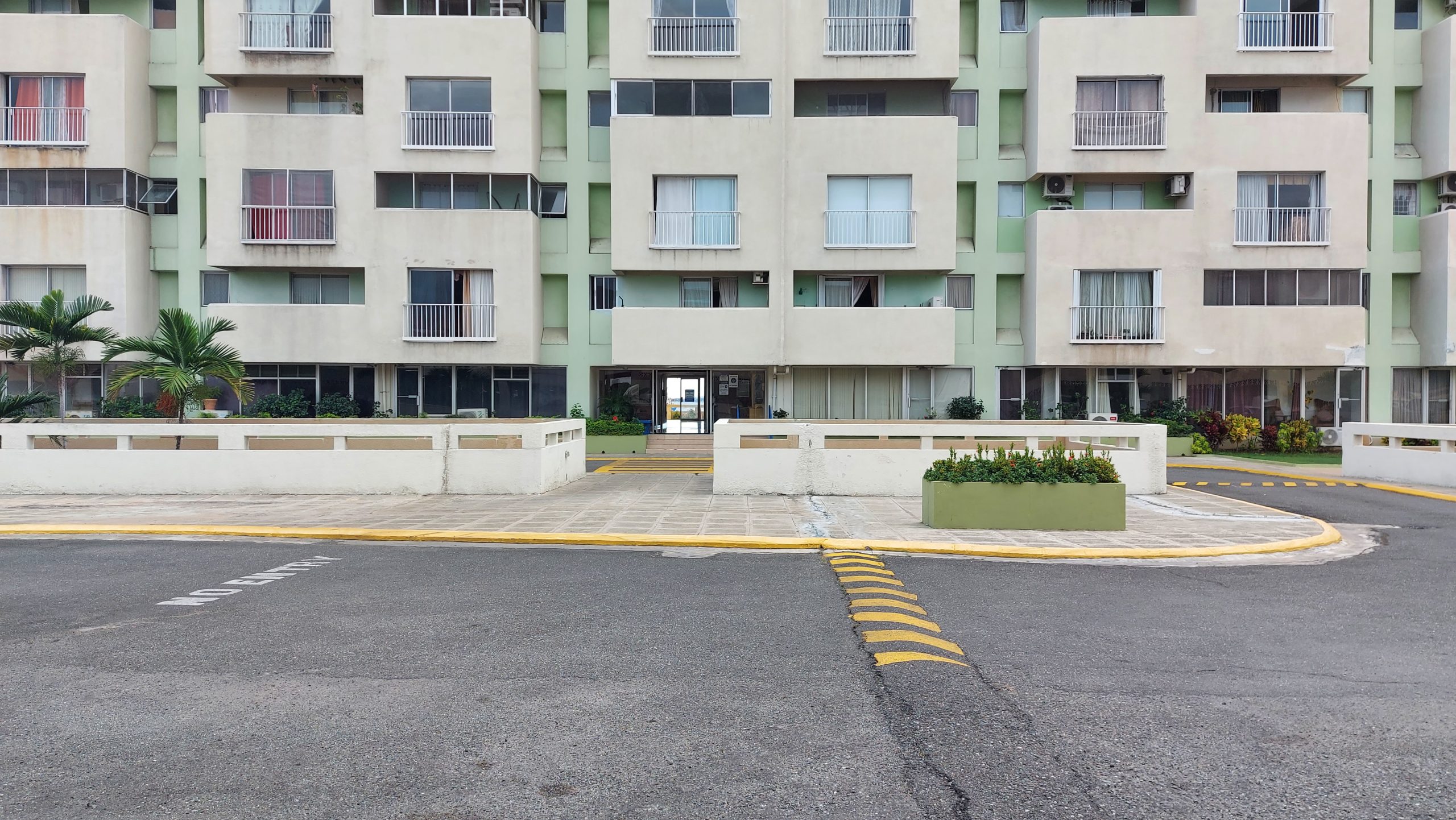 Ocean Towers Apartments - Image 4